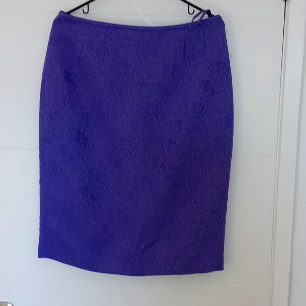 Purple beautiful Lesuit pencil skirt